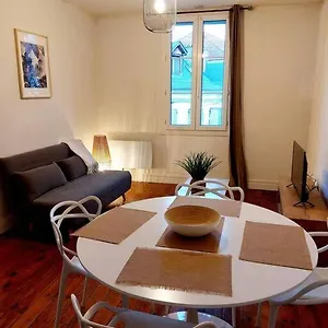 https://t2-de-charme-centre-ville-historique-de-tarbes.midi-pyreneeshotels.com